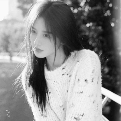 唯美意境清新好看的黑白女头图片