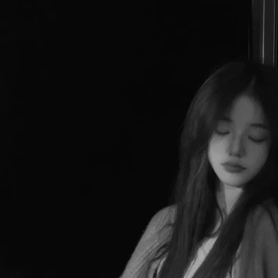 唯美意境清新好看的黑白女头图片