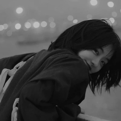 唯美意境清新好看的黑白女头图片