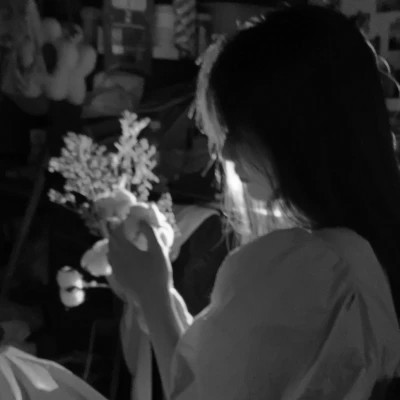 唯美意境清新好看的黑白女头图片