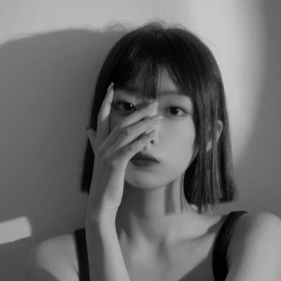 唯美意境清新好看的黑白女头图片