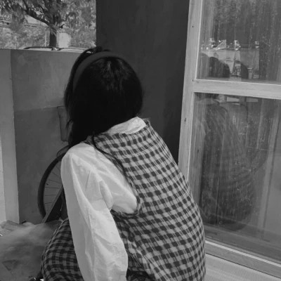 唯美意境清新好看的黑白女头图片