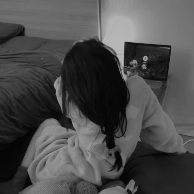 唯美意境清新好看的黑白女头图片