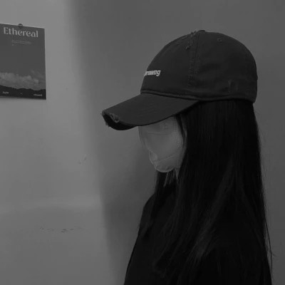 唯美意境清新好看的黑白女头图片