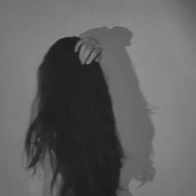 唯美意境清新好看的黑白女头图片