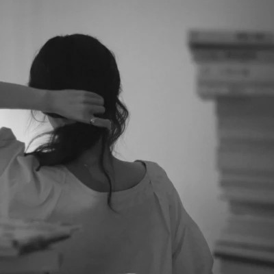 唯美意境清新好看的黑白女头图片