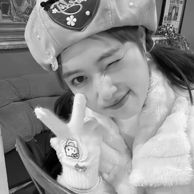 唯美意境清新好看的黑白女头图片