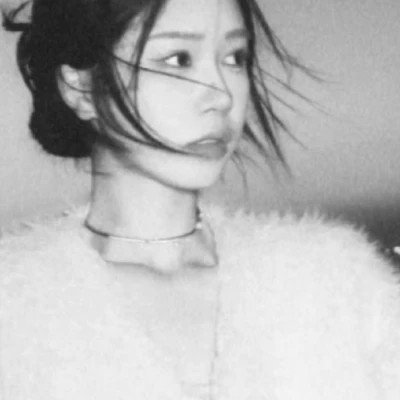 唯美意境清新好看的黑白女头图片