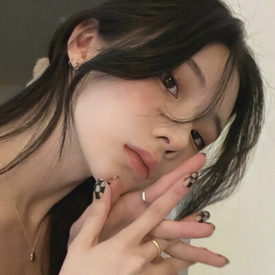 很多人点赞的2025年高清图女头像