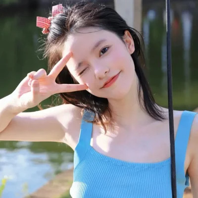 超赞的真人女生2025年头像图片