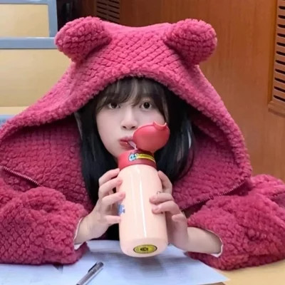 超赞的真人女生2025年头像图片