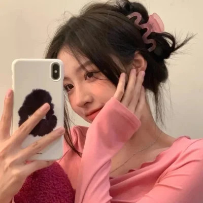 超赞的真人女生2025年头像图片