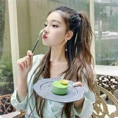 超赞的真人女生2025年头像图片
