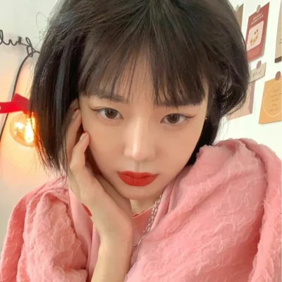 超赞的真人女生2025年头像图片