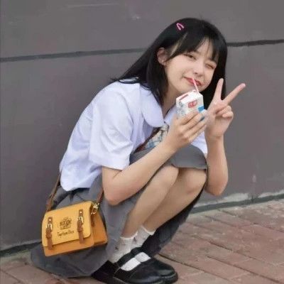 2025爆款头像女真人
