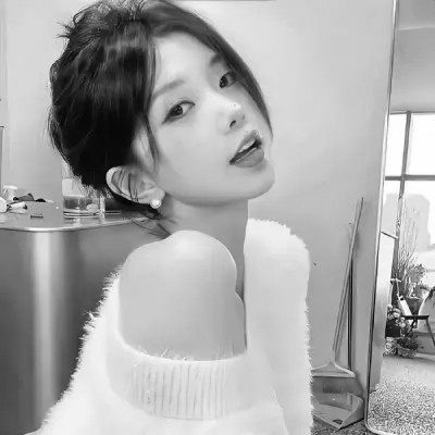 女生黑白微信头像图片