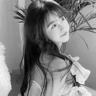 女生黑白微信头像图片
