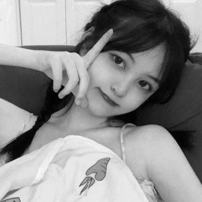 女生黑白微信头像图片