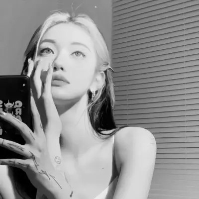 女生黑白微信头像图片