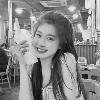 女生黑白微信头像图片