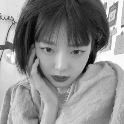 女生黑白微信头像图片
