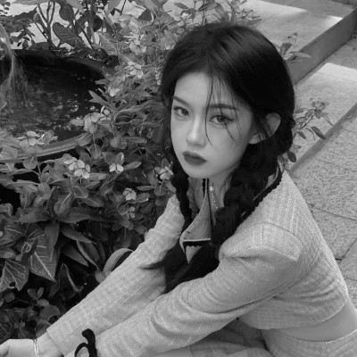 女生黑白微信头像图片