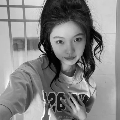 女生黑白微信头像图片