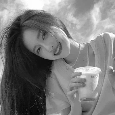 女生黑白微信头像图片