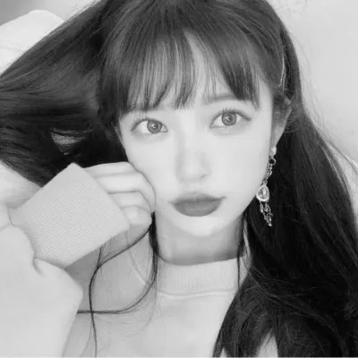 女生黑白微信头像图片