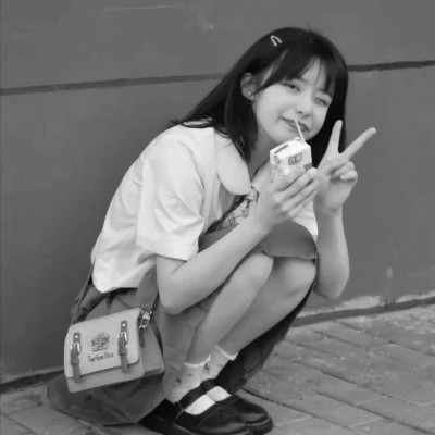 女生黑白微信头像图片