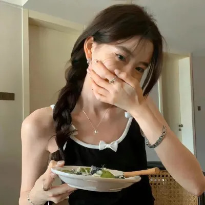 头像2025女生高级真人图片