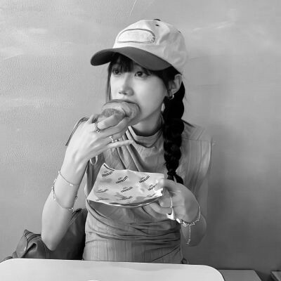 黑白头像女高清无水印真人