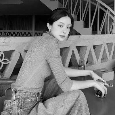 黑白头像女高清无水印真人