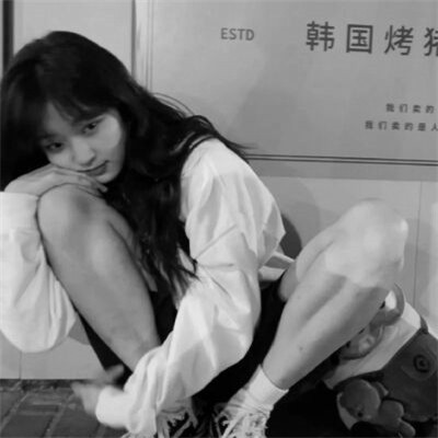 黑白头像女高清无水印真人