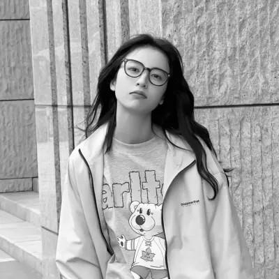 黑白头像女高清无水印真人