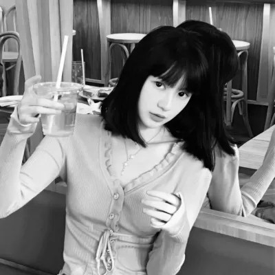 黑白头像女高清无水印真人