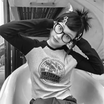 黑白头像女高清无水印真人