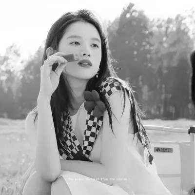 黑白头像女高清无水印真人