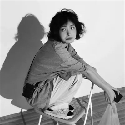黑白头像女高清无水印真人