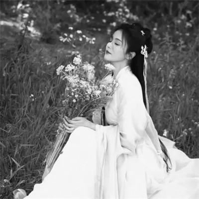 女黑白头像图片真人版