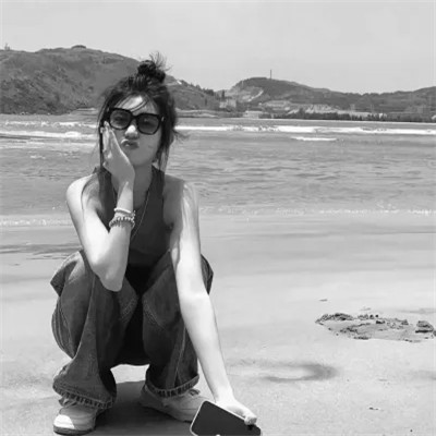 女黑白头像图片真人版