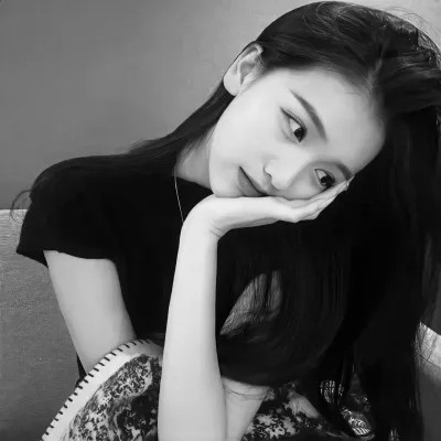 女黑白头像图片真人版