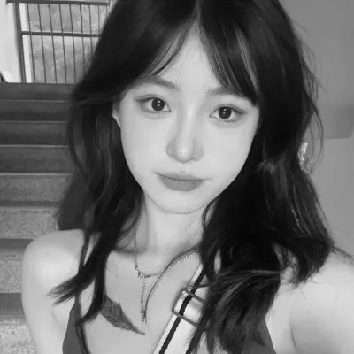 女黑白头像图片真人版