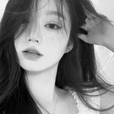 女黑白头像图片真人版