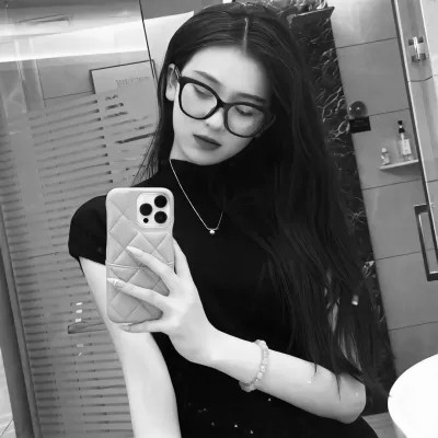 女黑白头像图片真人版