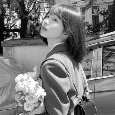 女黑白头像图片真人版