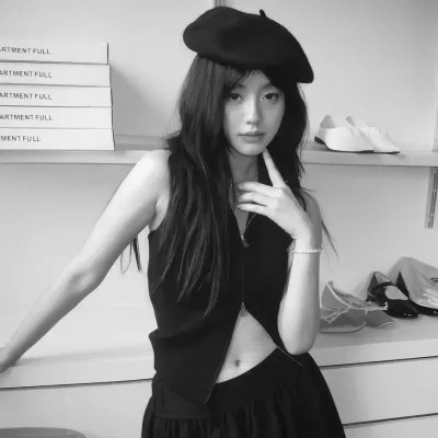 女黑白头像图片真人版