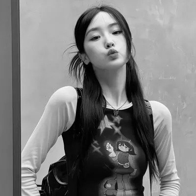 女黑白头像图片真人版