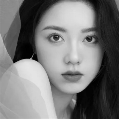 女黑白头像图片真人版