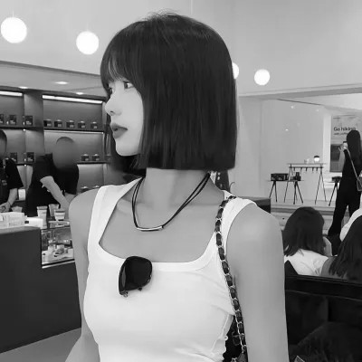 女黑白头像图片真人版